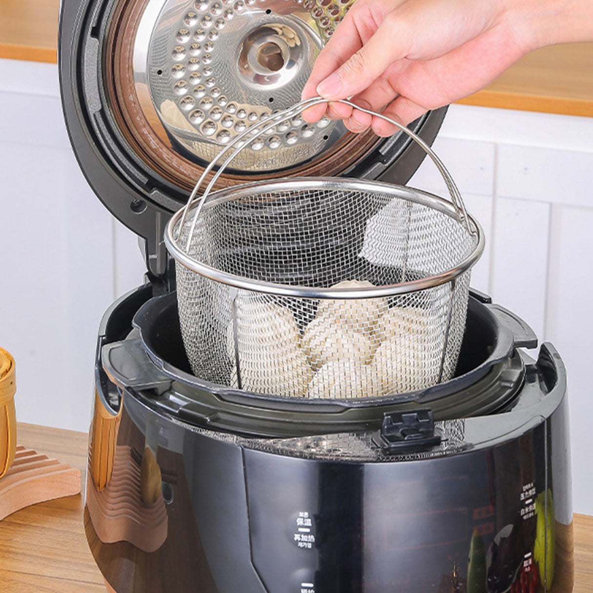 Mesh Steaming Basket Stainless Steel Comfortable Handles Heat Resistant Steaming Basket for Cooking Kitchen 20x21cm