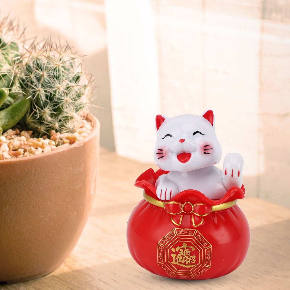 Solar Powered Lucky Cat Lucky Wealth Welcoming Cat Car Decor Desktop Cash Register Opening Decoration Small Eye Red