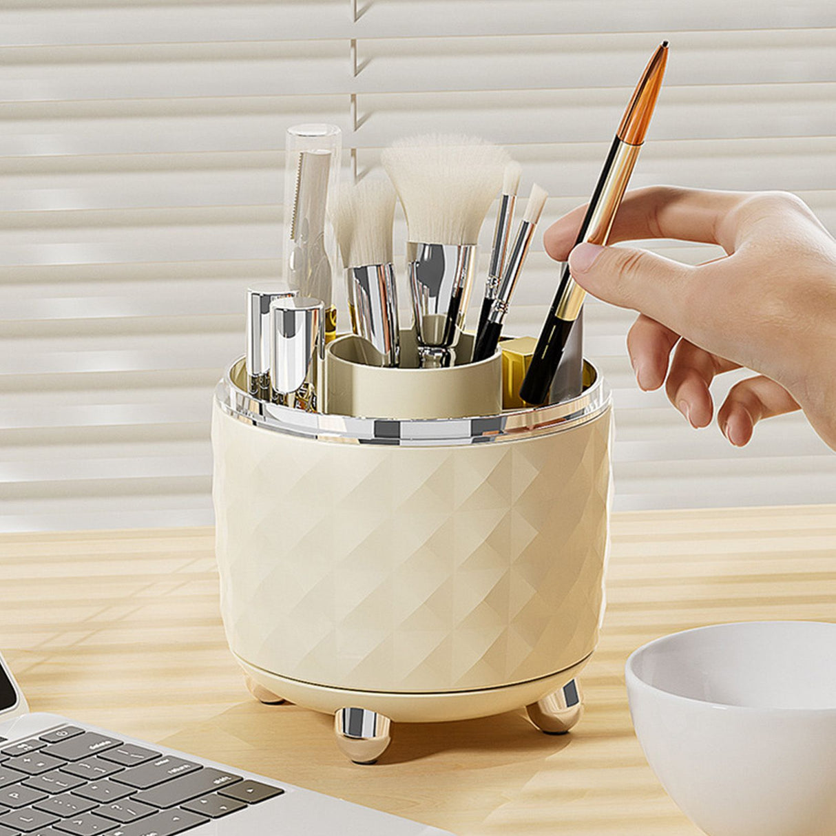 Rotating Pen Holder Desktop Makeup Brush Storage Organizer Plastic Home Decoration for Cosmetics Pencil White