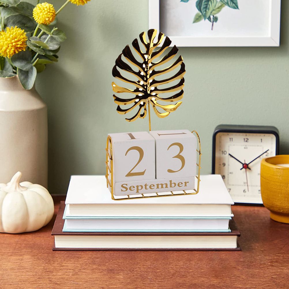 Manual Flip Calendar Wooden Perpetual Calendar Home Desktop Crafts Decoration for Office Study Coffee Shop
