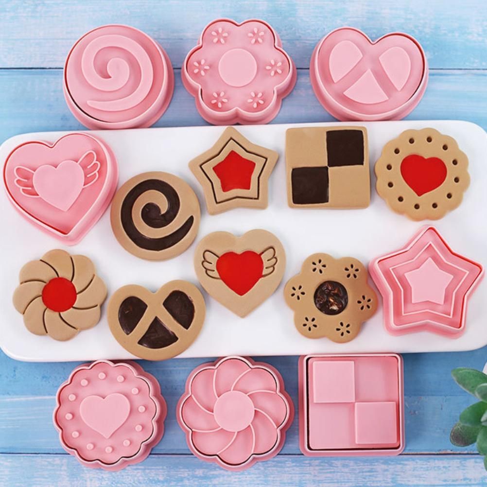 8Pcs 3D Biscuit Cutters Cartoon Dinosaur Fruit Vegetable Birthday Biscuit Mould Baking Mould Hand Press Biscuit Stamp