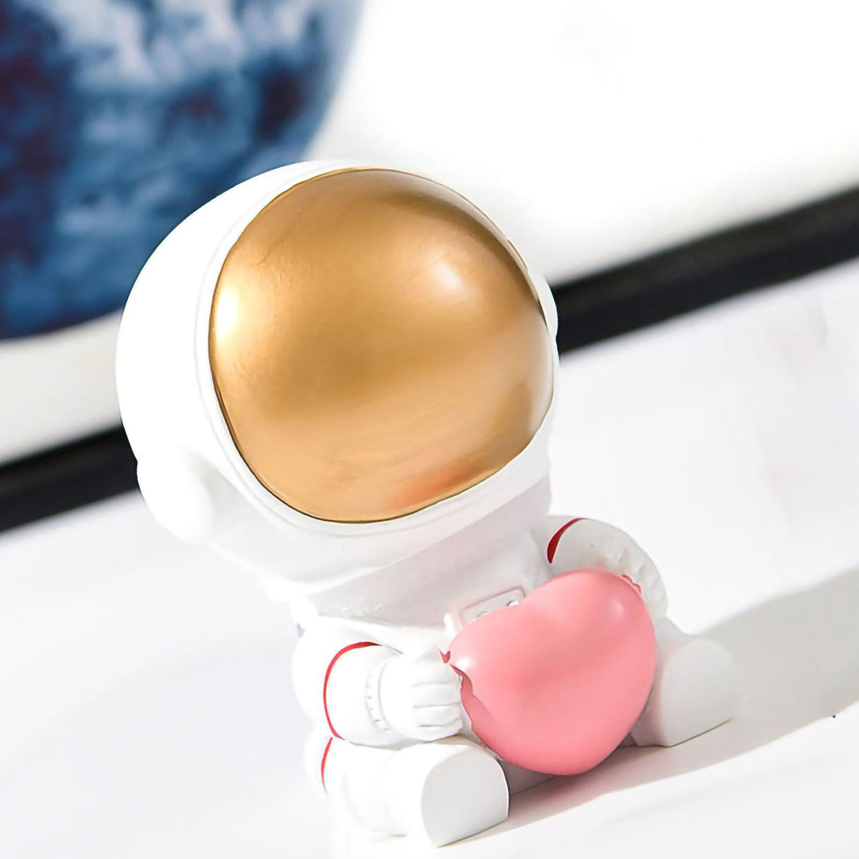 Astronaut Ornaments Space Traveler Sculpture Statue Model for Home Bookcase Desktop Decoration Creative Birthday Gift MYY2020-11A
