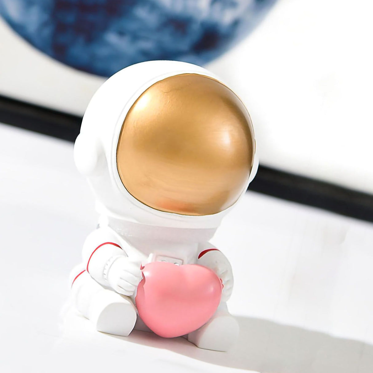 Astronaut Ornaments Space Traveler Sculpture Statue Model for Home Bookcase Desktop Decoration Creative Birthday Gift MYY2020-11A