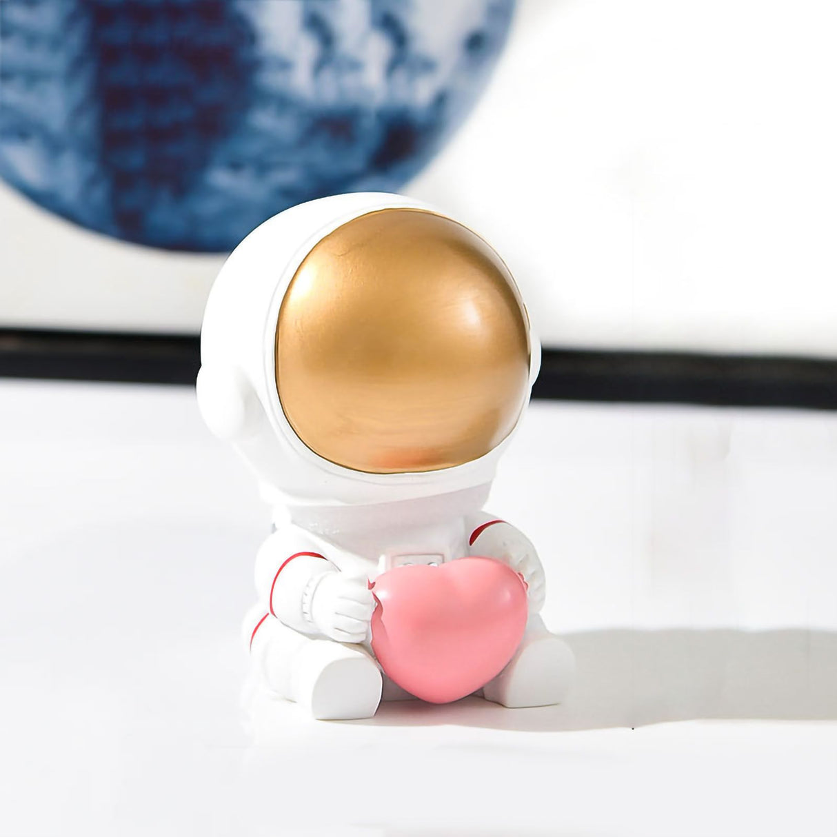 Astronaut Ornaments Space Traveler Sculpture Statue Model for Home Bookcase Desktop Decoration Creative Birthday Gift MYY2020-11A