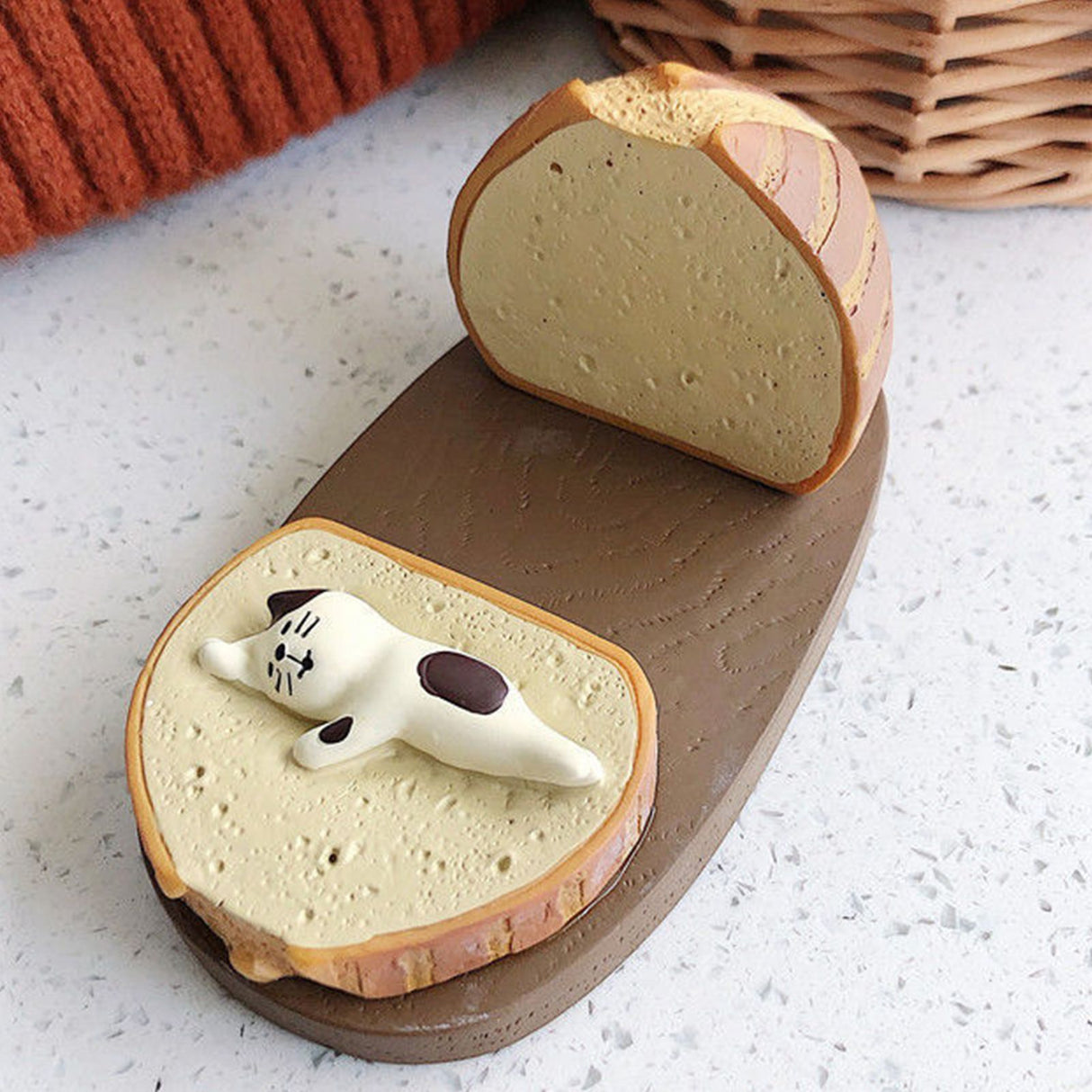 Toast Tablet Stand Holder Resin Cute Fun Desktop Cell Phone Stand Holder for Watching Dramas Round Toast Cat Holder