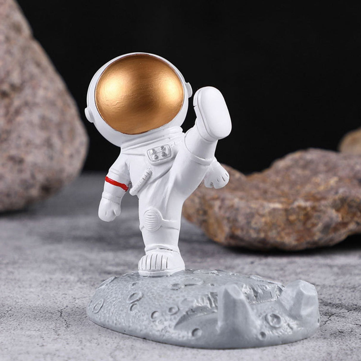 Cute Cartoon Cell Phone Stand Synthetic Resin Desktop Astronaut Ornament for Home Office Car Decor Kung Fu Astronaut Cell Phone Bracket (Gold)