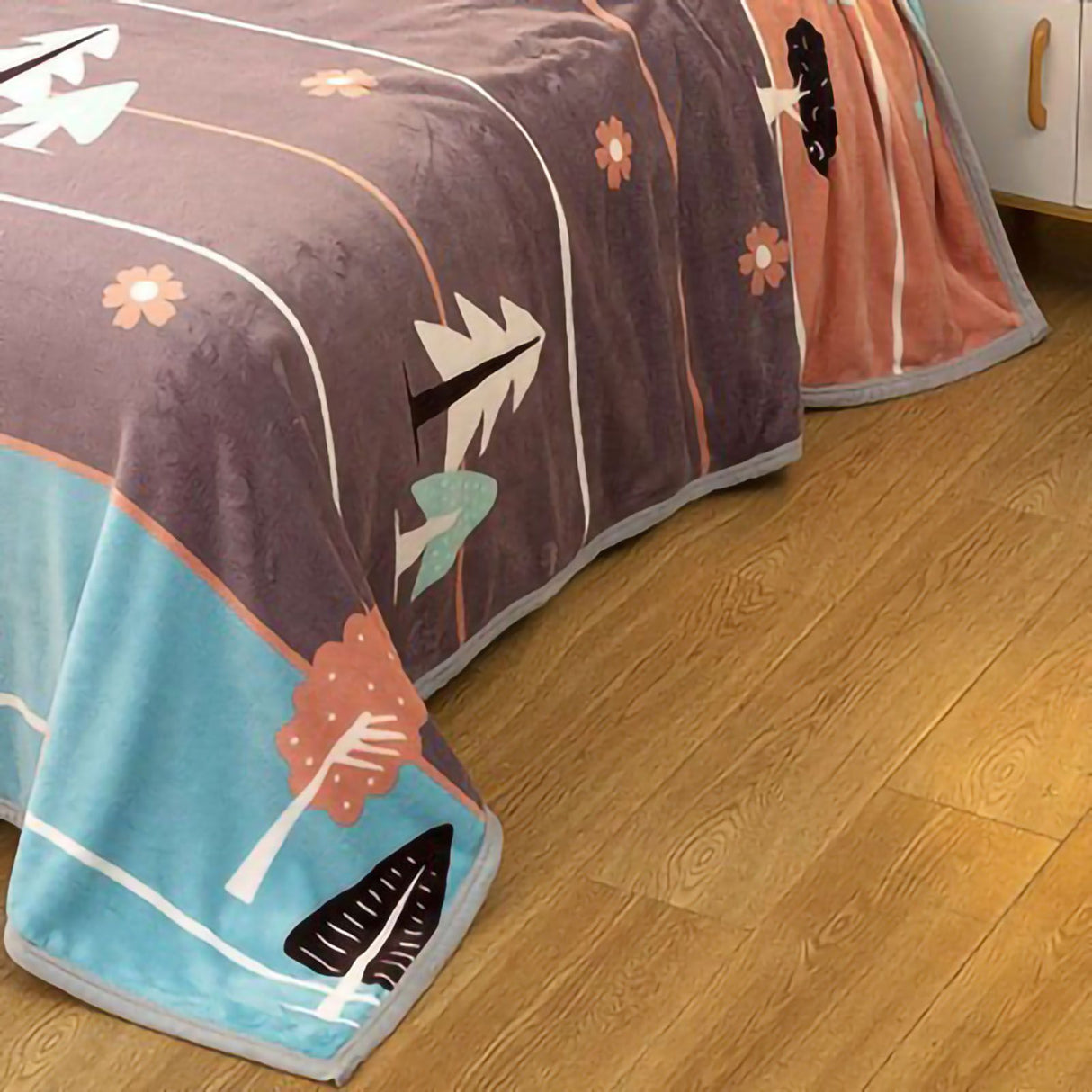 Throw Blanket Cartoon Pattern Thickened Air Conditioning Blanket for Home Bedroom Office Travel Leaves and Flowers 180x200cm / 70.9x78.7in