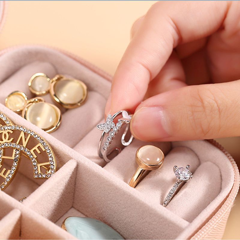 Travel Jewelry Case Exquisite Large Capacity Scratch Resistant Portable Jewelry Organizer Box for Outdoor Travel Red 10x10x5cm/3.9x3.9x2.0in