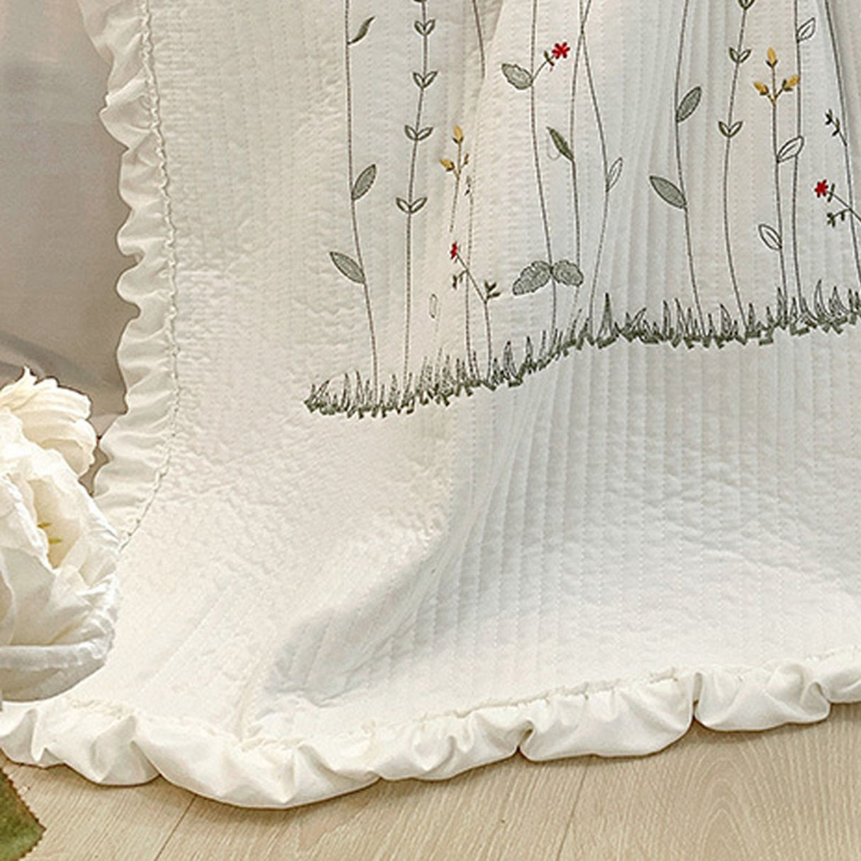 Cotton Quilt Pure Color Home Fashion Elegant Tencel Embroidery Pattern Cotton Summer Cooling Quilt White 2 X Pillowcase 48x74cm