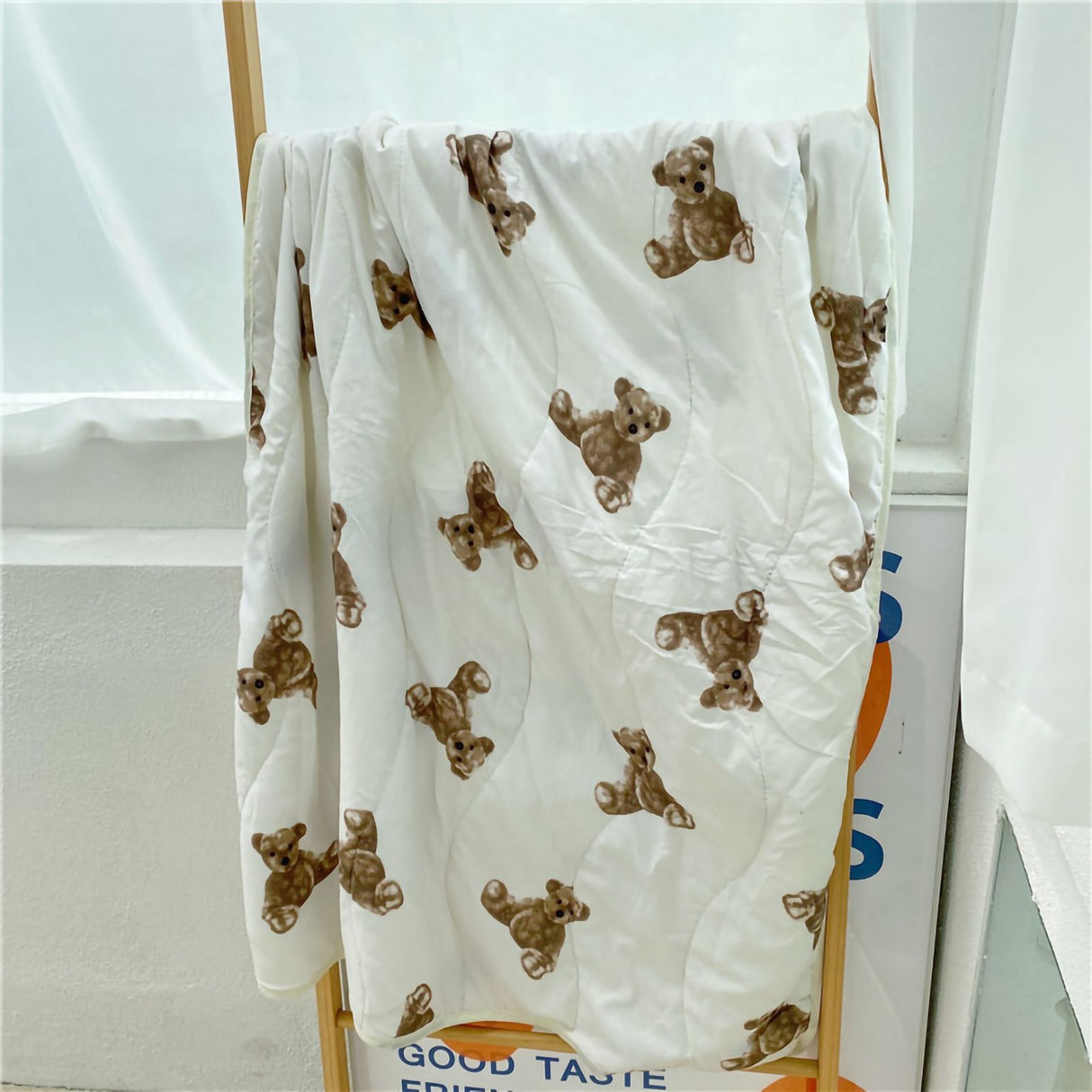 Air Conditioning Blanket Quilt Lightweight Bear Pattern Summer Blanket for Noon Break 150x200