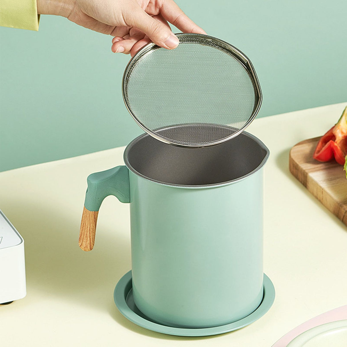 Oil Strainer Pot 1.4L Wood Grain Easy Operation No Rust Oil Storage Supplies Filter for Home Canteen Fruit Green