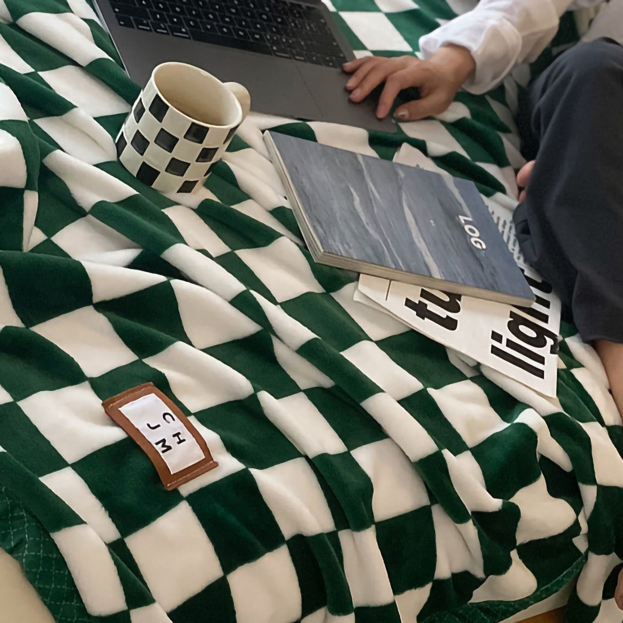 Simple Vintage Checkerboard Blanket Autumn Winter Warm Nap Throw Blanket Flannel Fleece Sofa Leisure Blanket Pine Cone Green 150x200cm