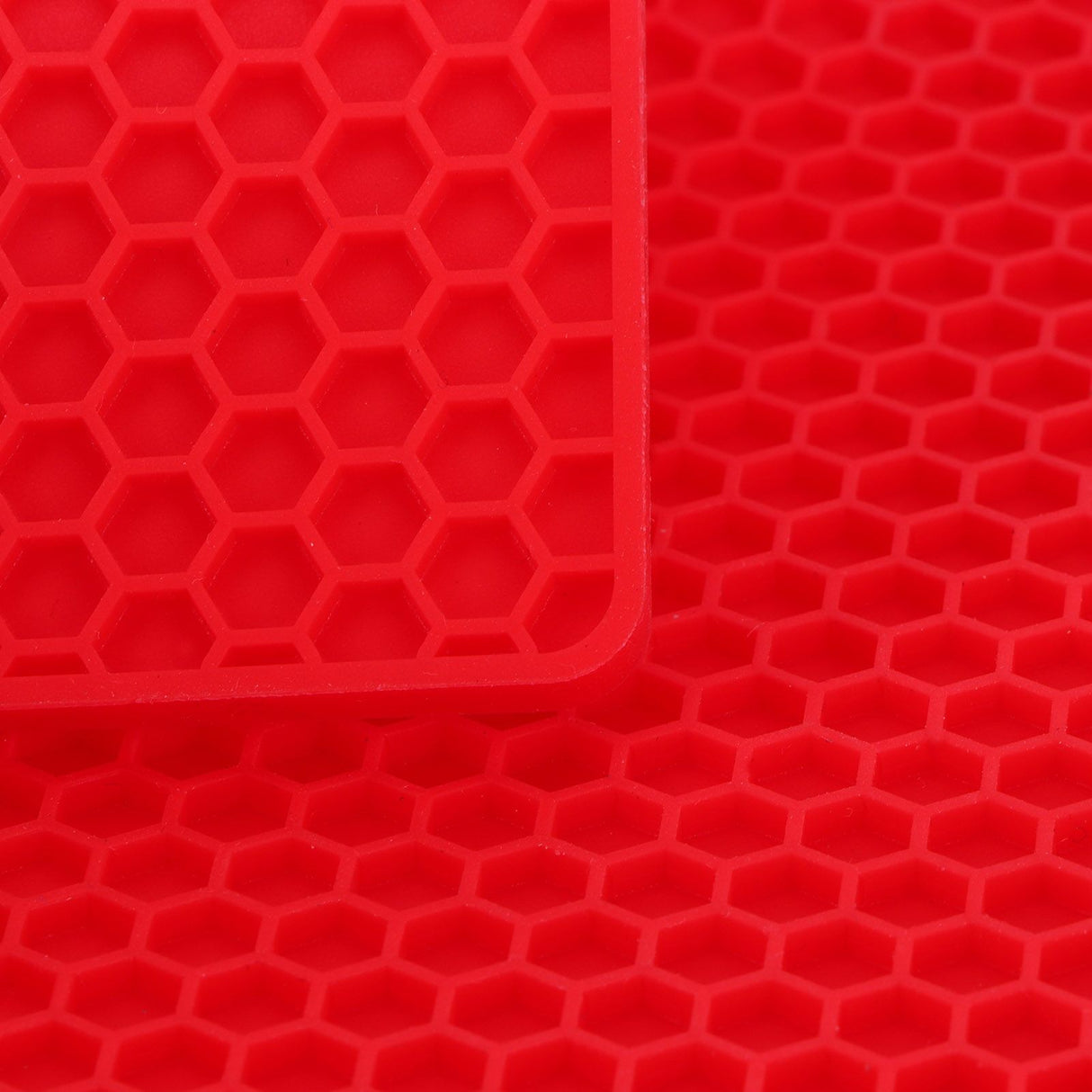 Insulation Pad Food Grade Silicone Pad AntiScalding Thickened Microwave Oven Mat for Kitchen Use(Red )