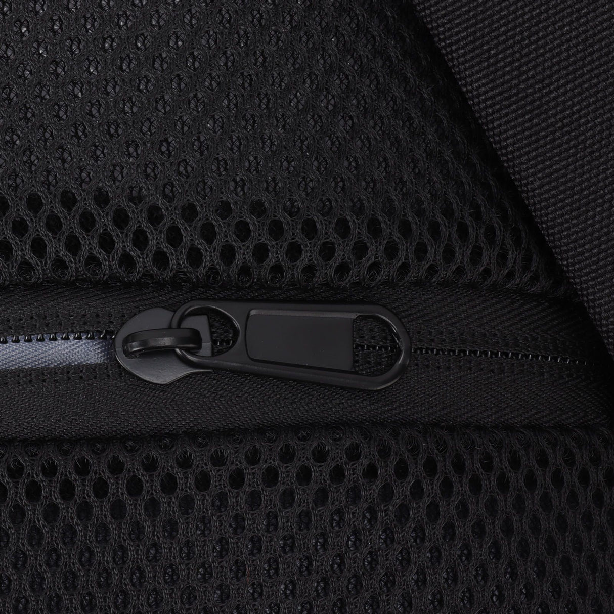 Shoulder Backpack Breathable Large Capacity Lockable Zipper Oxford Cloth Portable Sling Bag for Women Men Black