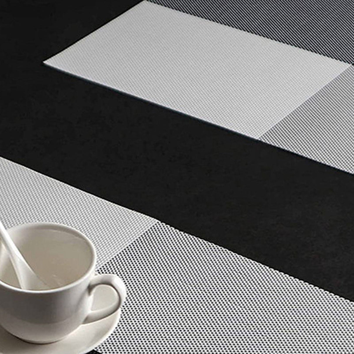 8pcs Placemats Easy Cleaning PVC Material Waterproof Black White Plaid Pattern Dining Placemats for Hotel