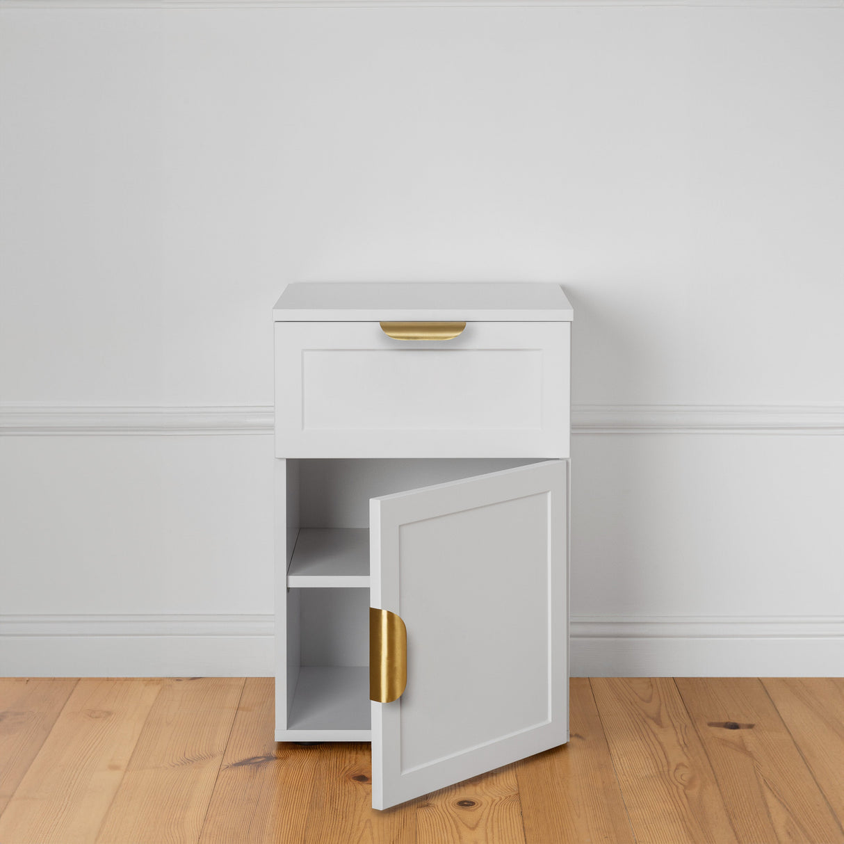 PORTO BEDSIDE TABLE - WHITE - HAMPTONS - PULL BRASS
