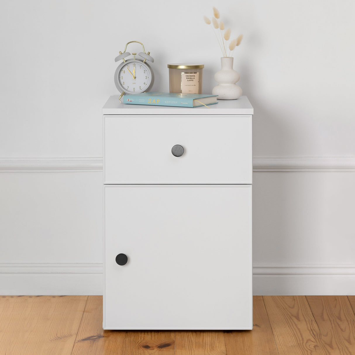 PORTO BEDSIDE TABLE - WHITE - SLIM - ROUND BLACK