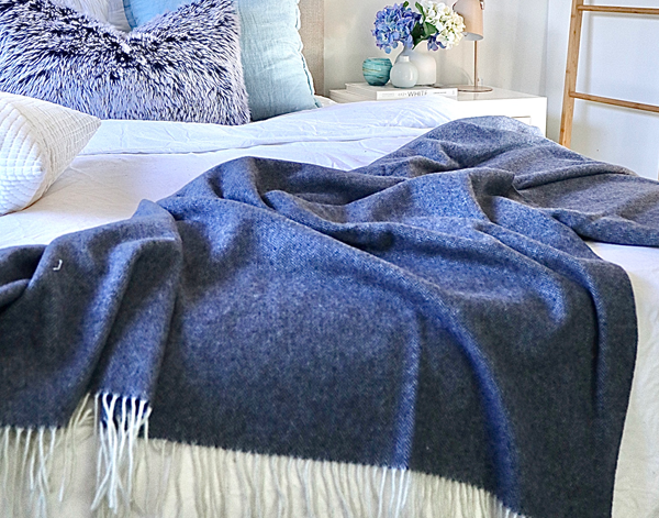 Kensington Luxe Cashmere & Merino Wool Throw - Classic Navy Elegance