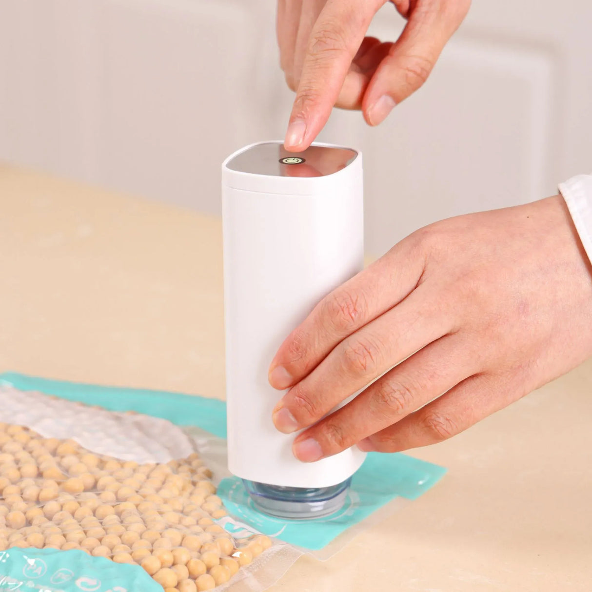 CARLA HOME Automatic Vacuum Sealer Kit - 10 Reusable Bags - White - Food Vacuum Set
