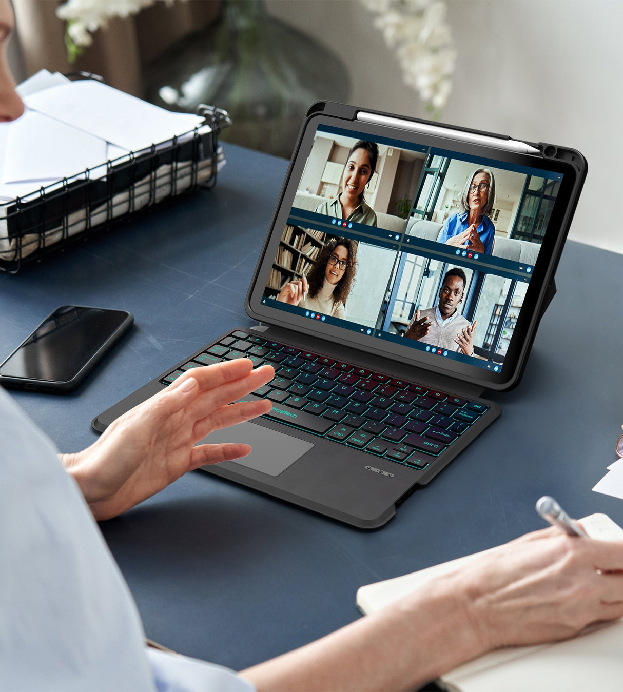 CHOETECH BH-018 Backlit Wireless Keyboard with Touchpad for iPad Pro 11 (Black)