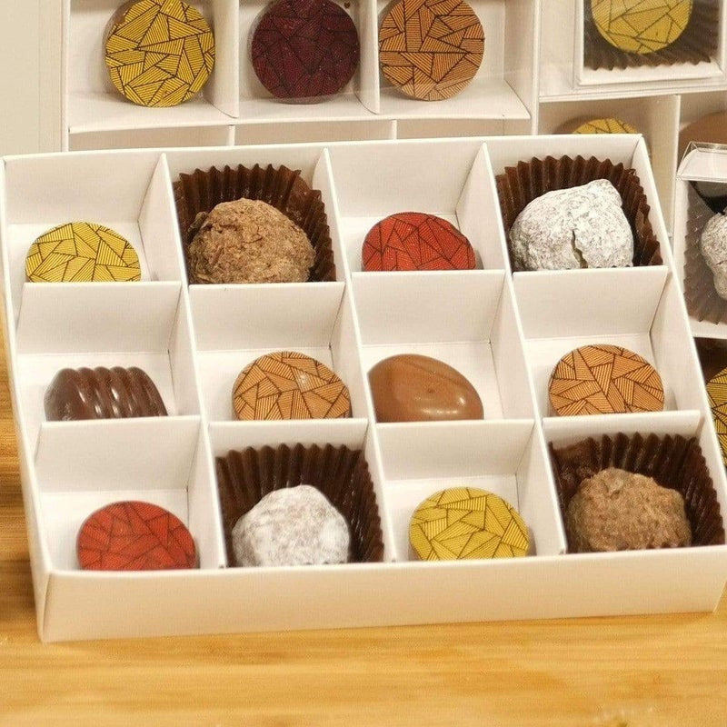 10 Pack of White Card Chocolate Sweet Soap Product Retail Gift Box - 12 bay 4x4x3cm Compartments - Clear Slide On Lid - 16x12x3cm