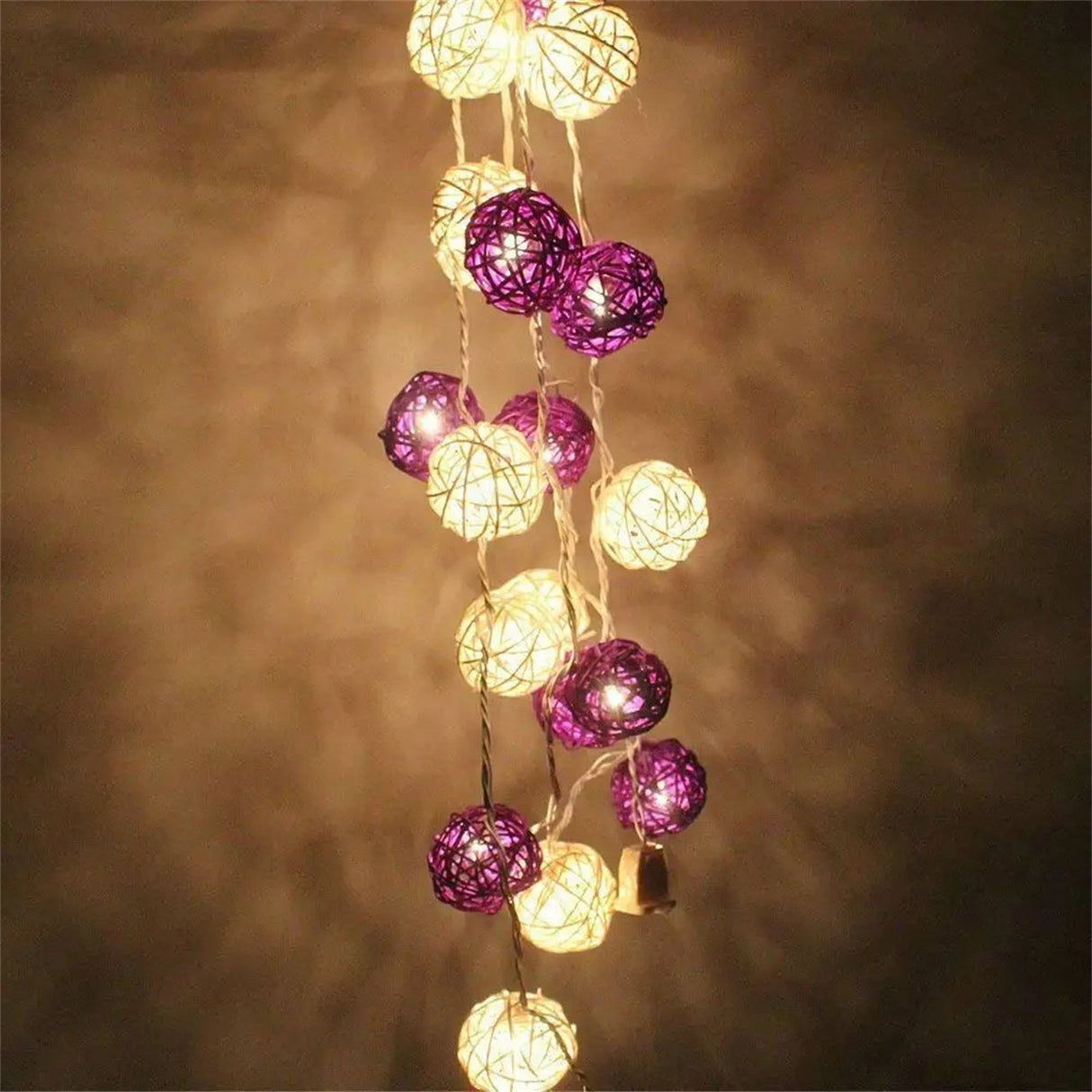 1 Set of Purple n White 5cm Rattan Cane 20 Ball Battery Powered 3m String Lights Christmas Gift Home Wedding Party Bedroom Decoration Table Centrepiece