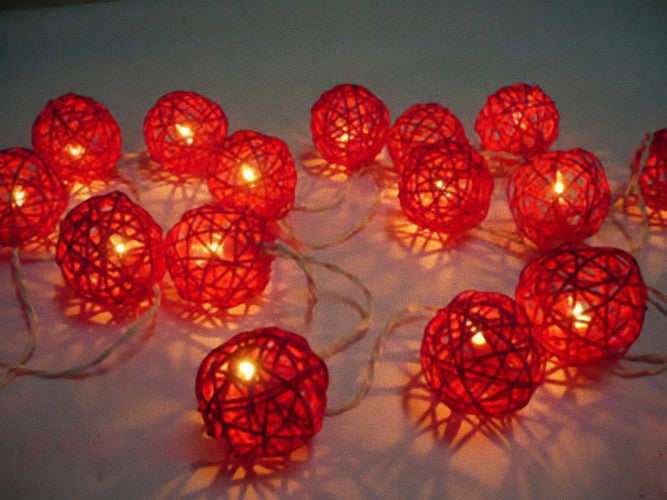 1 Set of Red 5cm Rattan Cane 50 Ball Battery Powered LONG 5m String Lights Christmas Gift Home Wedding Party Bedroom Decoration Table Centrepiece