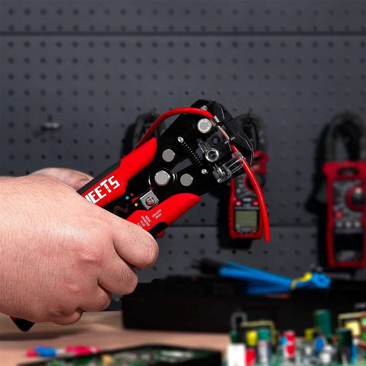 360-Degree Adjustable Laser Level Mount with Micro-Adjustment Knob