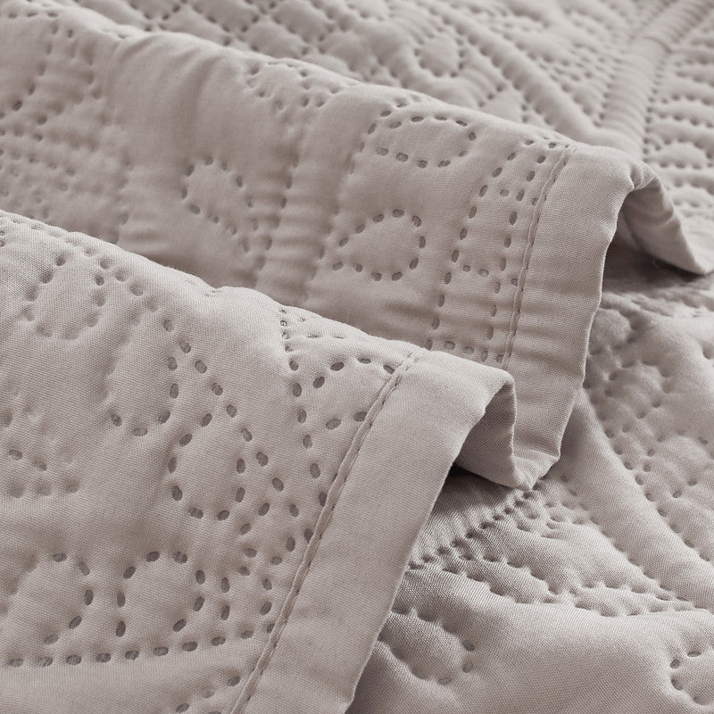 Lisbon Quilted 3-Piece Embossed Coverlet Set (Beige, Queen/King)