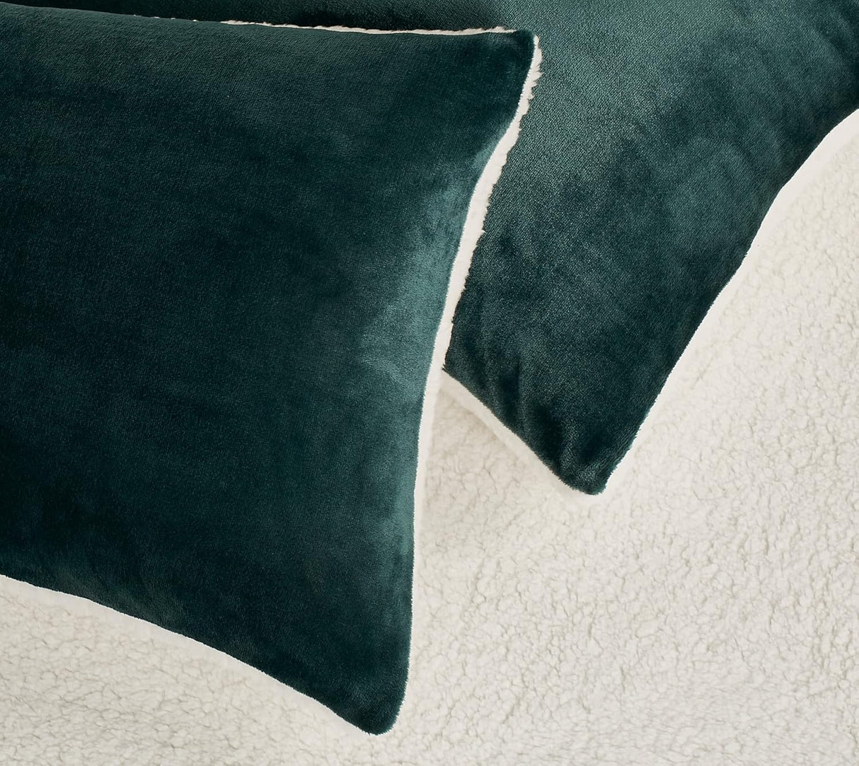Teddy Sherpa Twin-Pack Standard Pillowcases - Soft Reversible Velvet & Sherpa Cushion Covers - Machine Washable with Zipper Closure - 48x73cm - Emerald Green