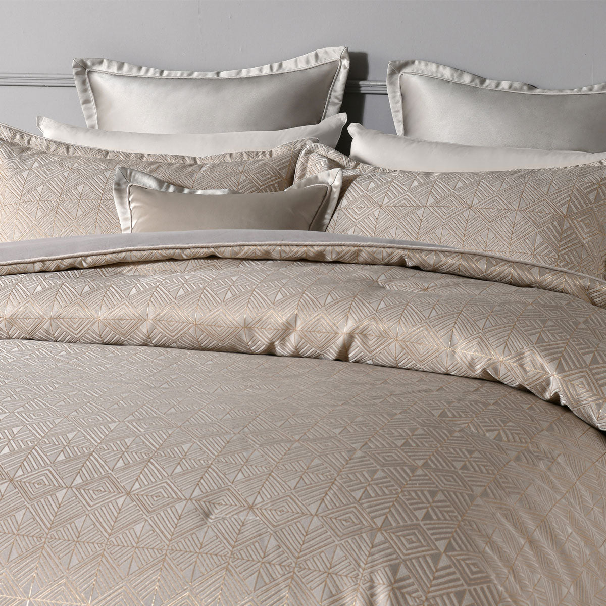 Bianca Bellagio Gold 6 Pcs Jacquard Geometric Comforter Set Super King