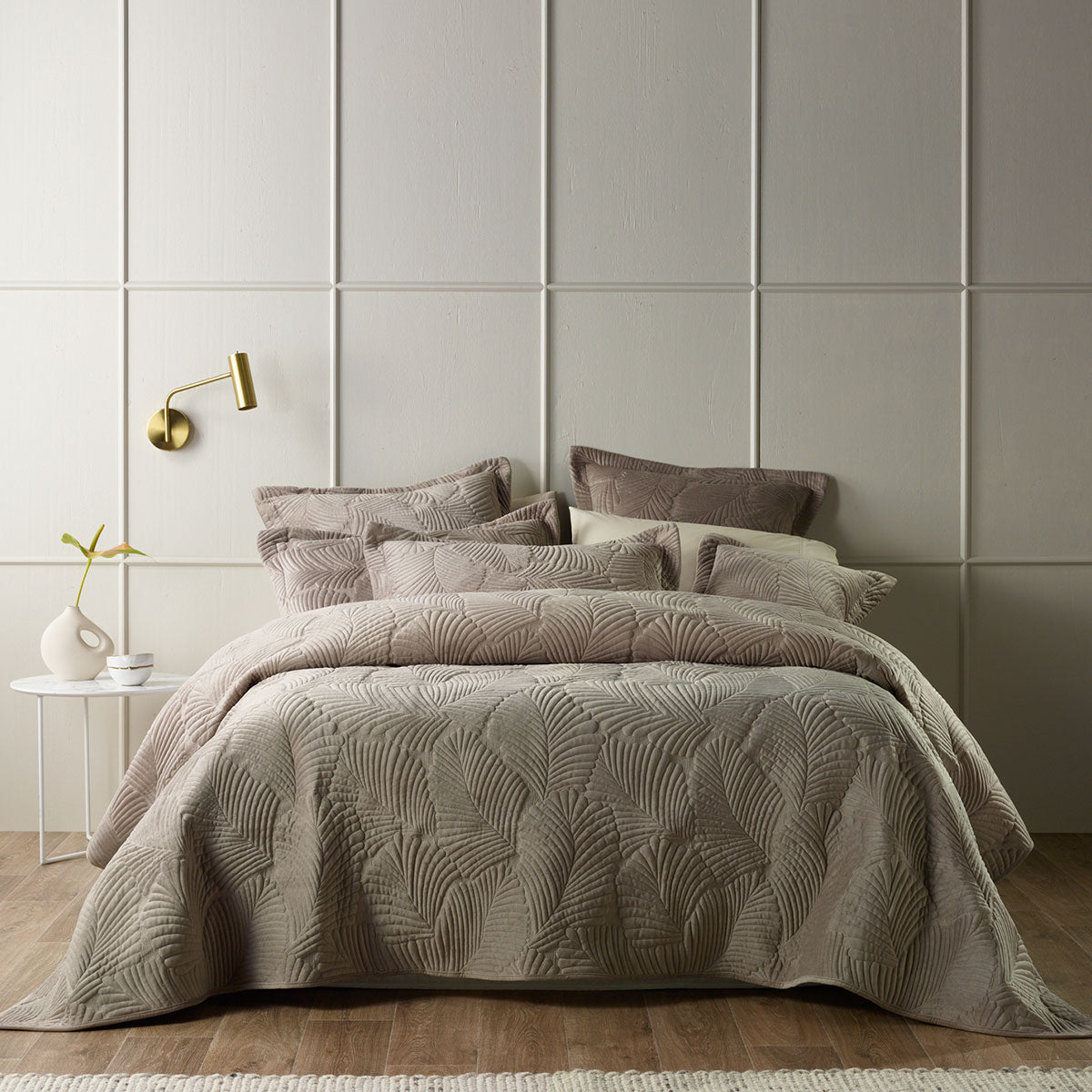 Kairo Taupe Velvet Quilt Set for Queen/King Size Beds
