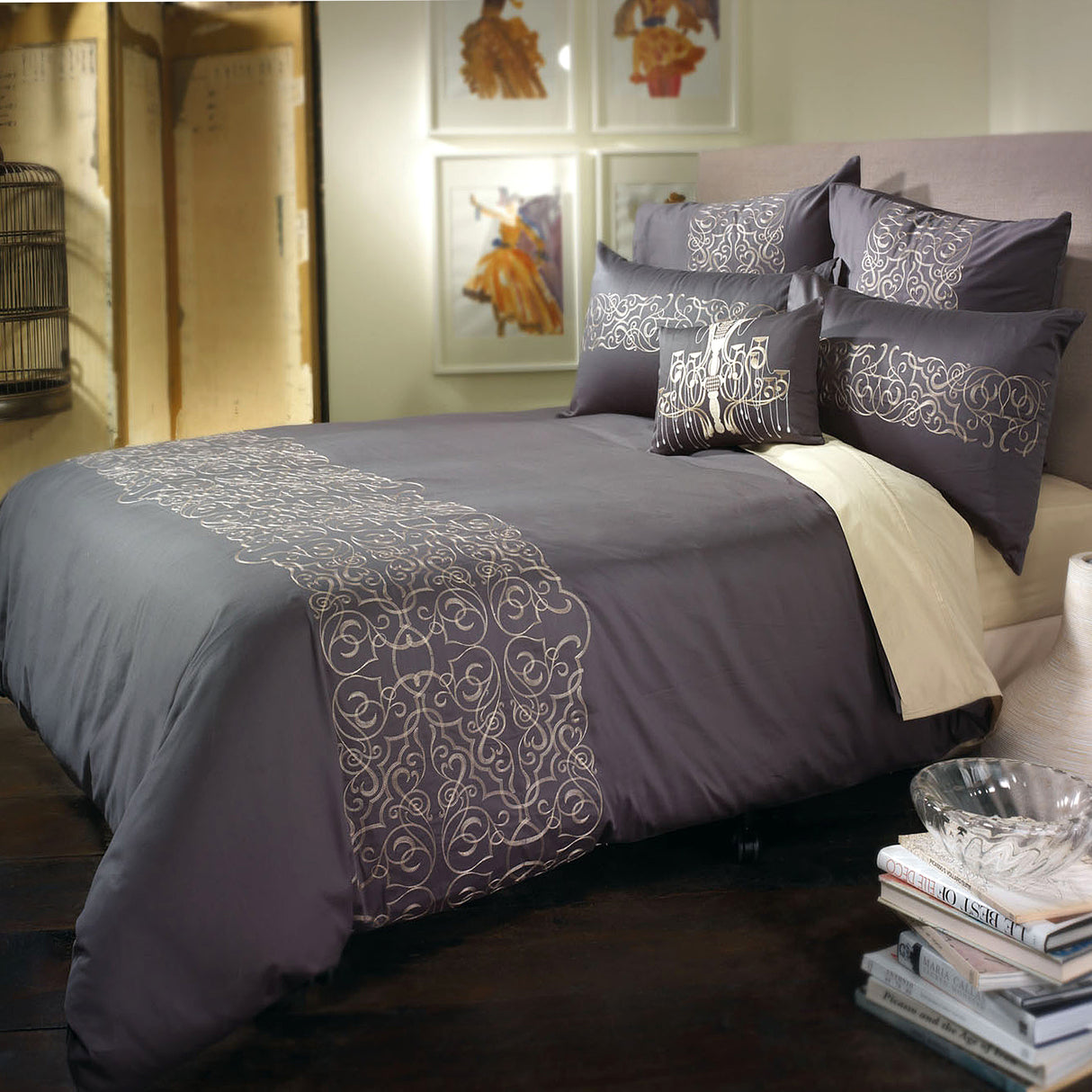 Charcoal Elegance: Bianca Maddox Queen Quilt Cover Set