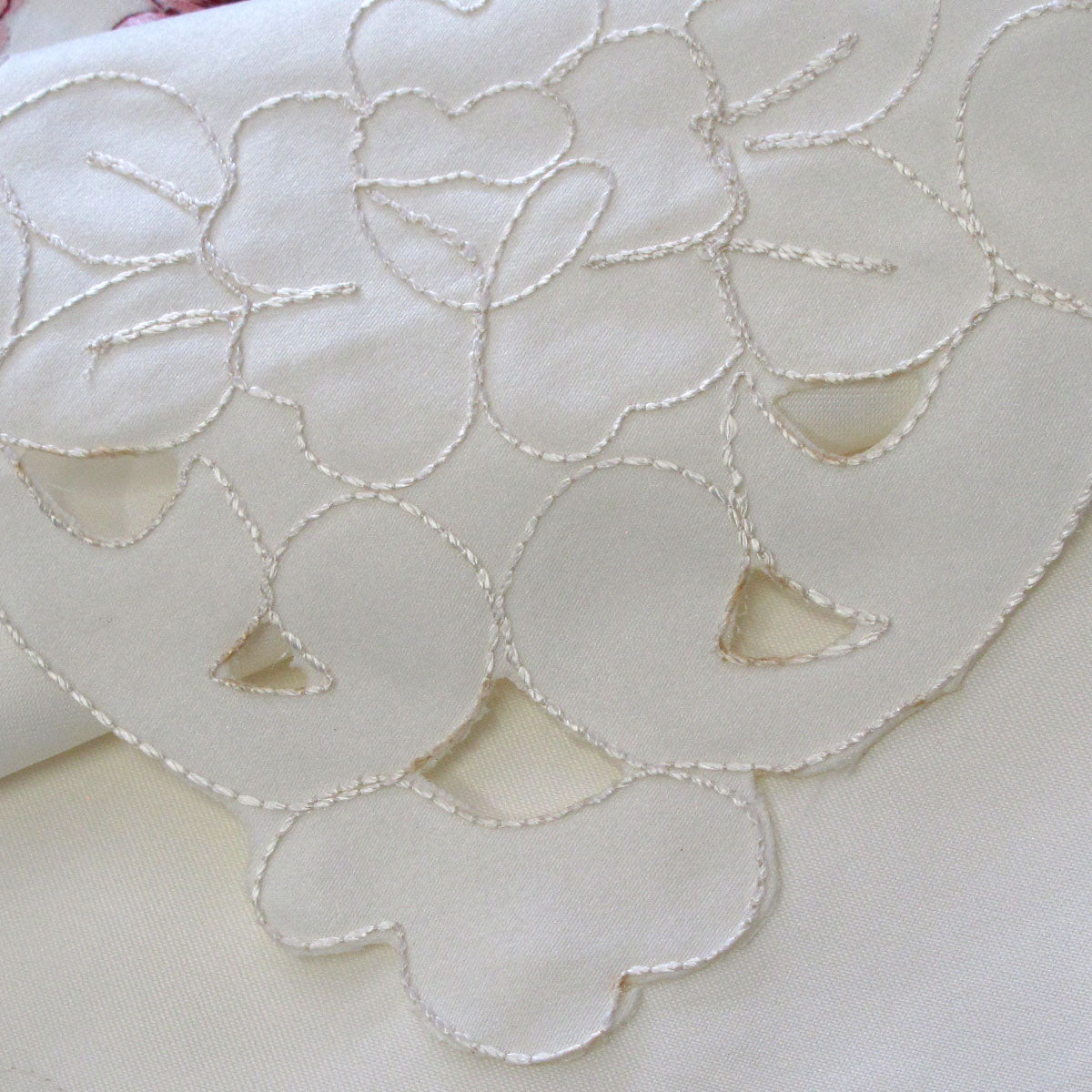 Isadora Flowers Off White Embroidered Rectangular Tablecloth 180 x 275 cm