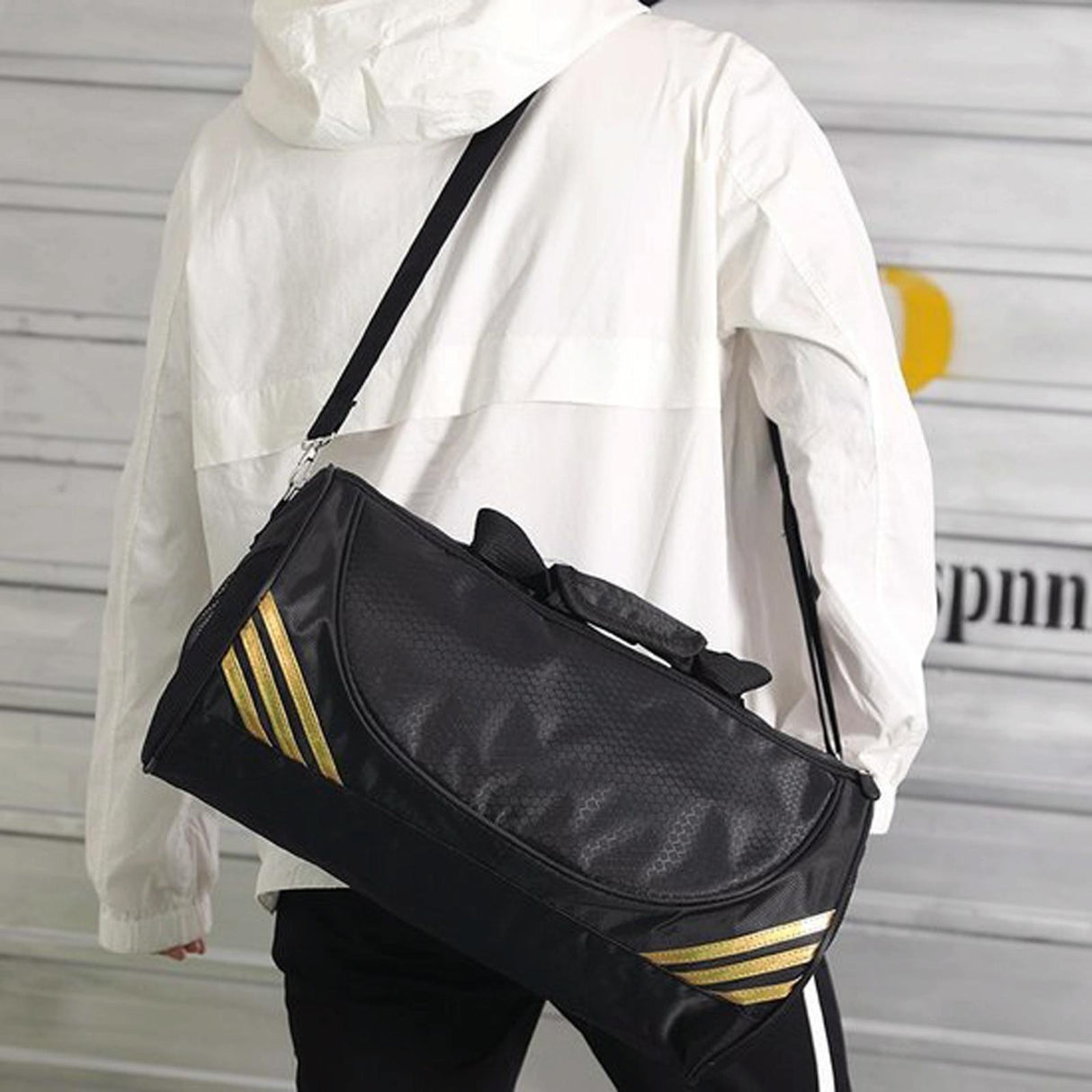 Versatile Gym Bag for Active Travel and Leisure - Gold