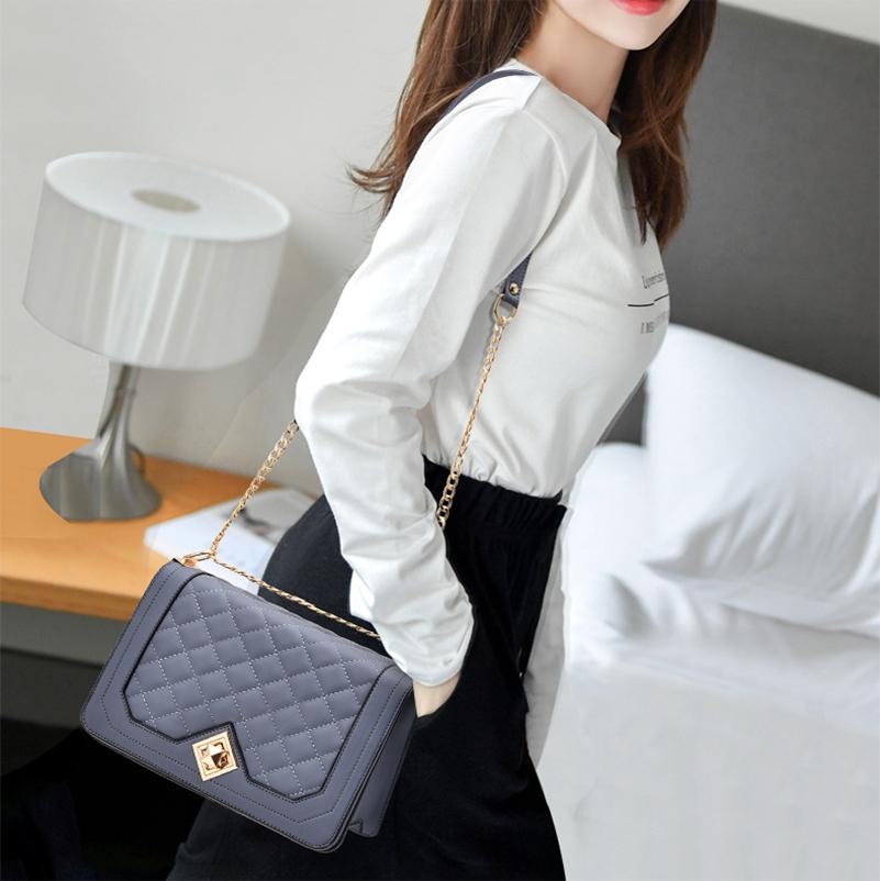 Chic One Shoulder Chain Bag With Diagonal Rhombus Design - Black