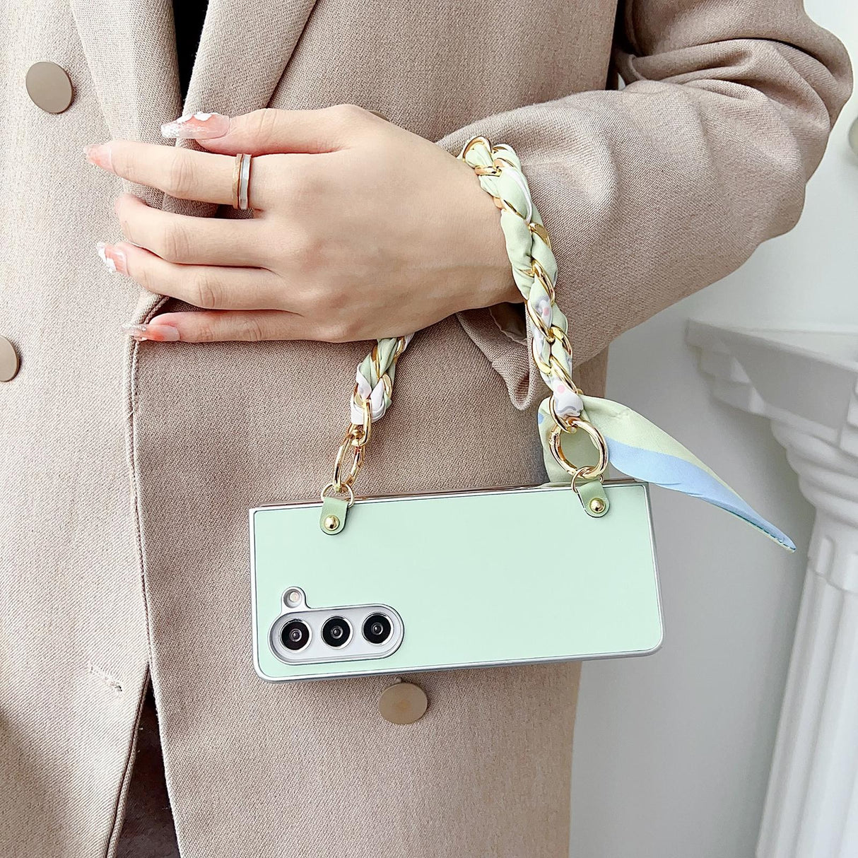 For Samsung Galaxy Z Fold4 5G Leather Phone Case With Metallic Paint And Scarf Bracelet - Green