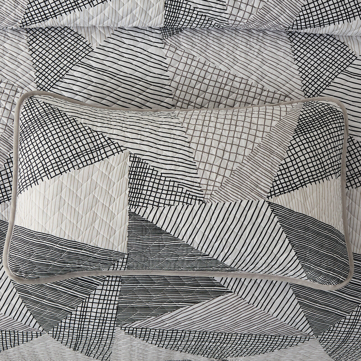 Charming urban pattern 3 Pc Bedspread & Pillow Cover Set