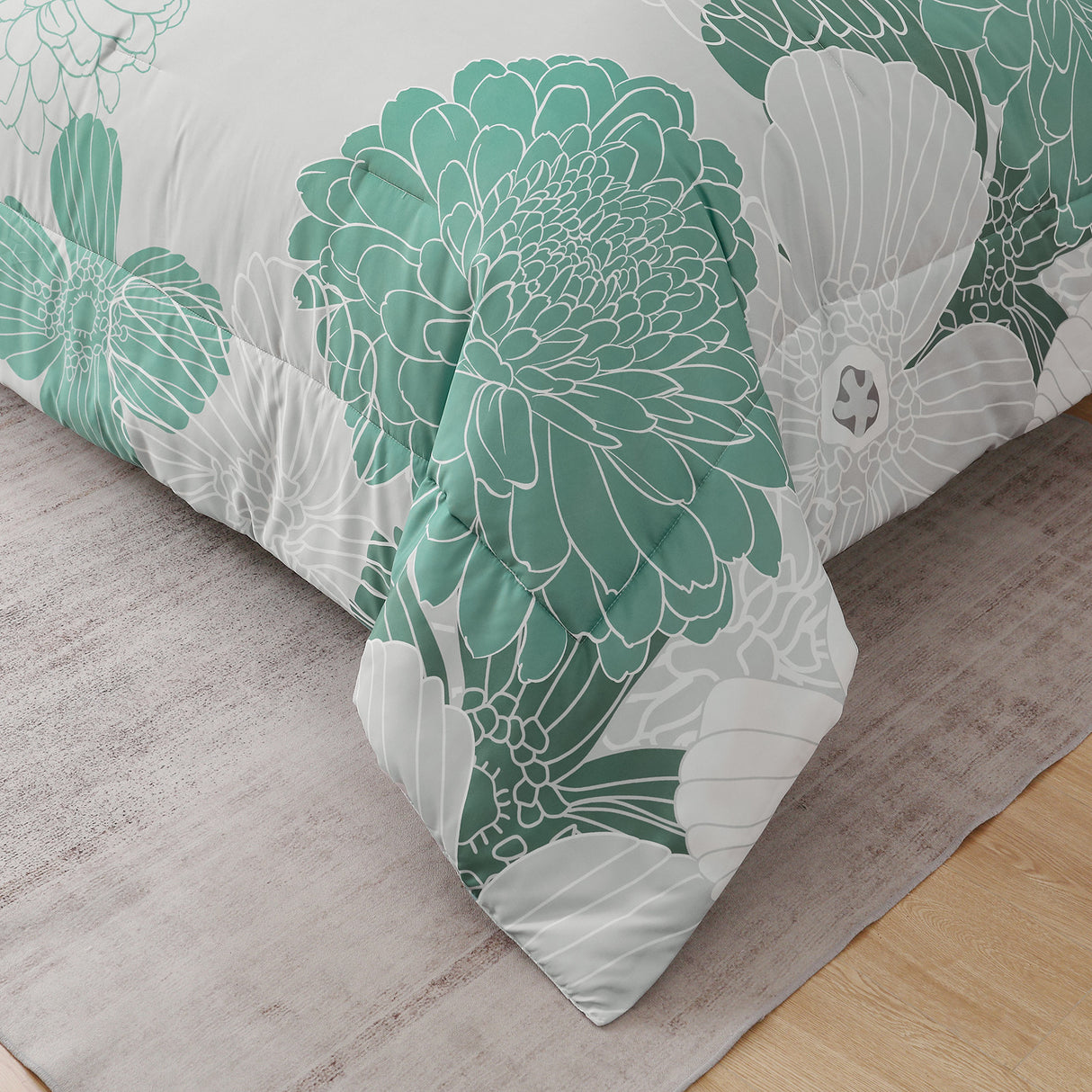 Floral Elegance Ultra-Soft Comforter Set, Queen/King Size, with Pillowcases for Year-Round Comfort