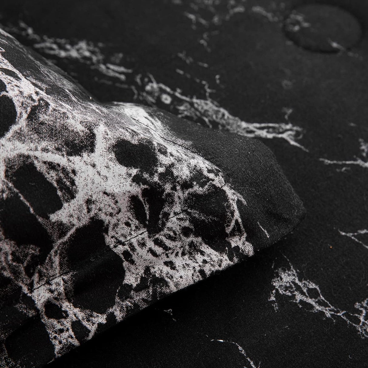 Elegant Black Marble Queen Comforter Set - 3-Piece All-Season Bedding