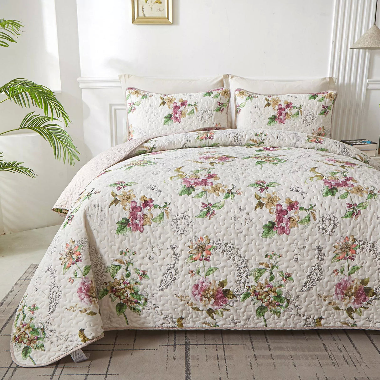 Artisan Quilted Coverlet and Pillowcases Set: A Masterpiece for Your Bed - Queen size