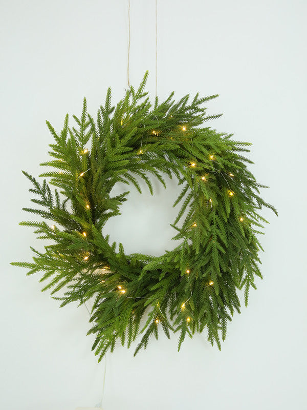 PINE WREATH WITH LED USB POWERED 61CM