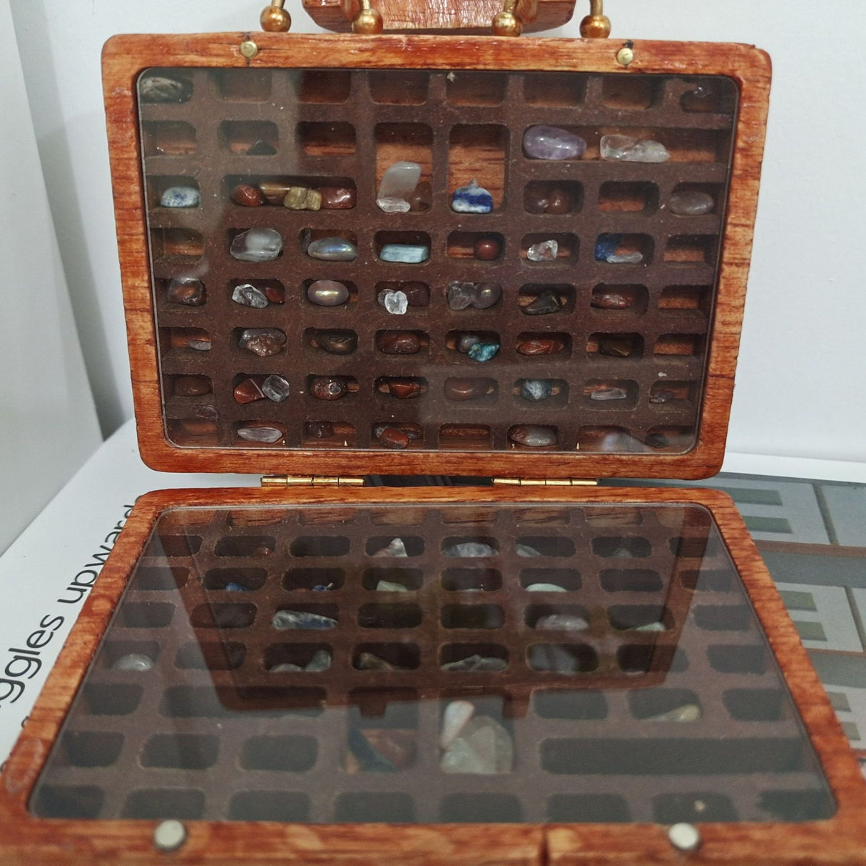 Brown Vintage Wooden Display Box ??Glass Lid Organizer for Rocks, Jewelry, and Collectibles