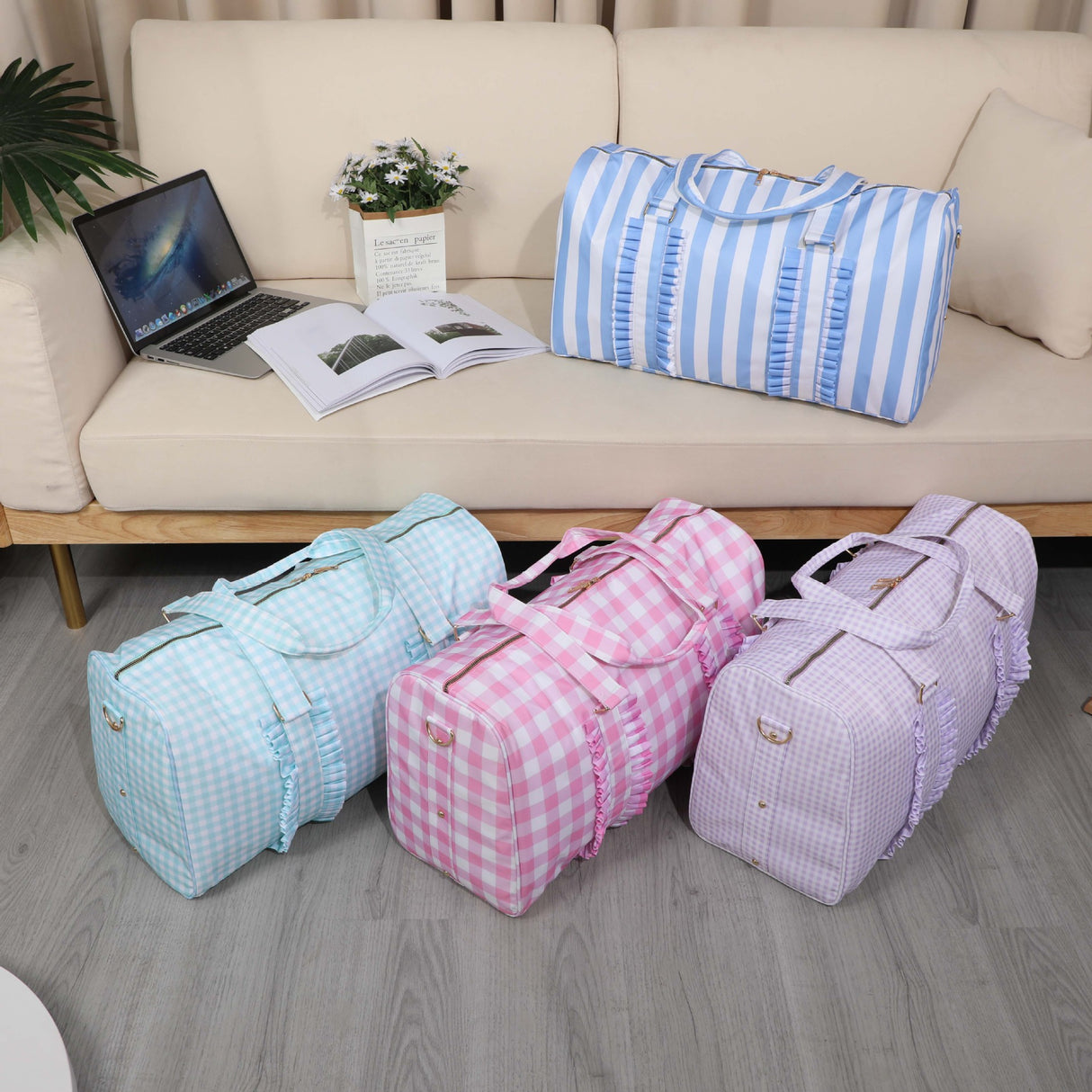 Green Travel Bag with Large Capacity - Stylish Striped Backpack for Short Trips, 40x28x10cm