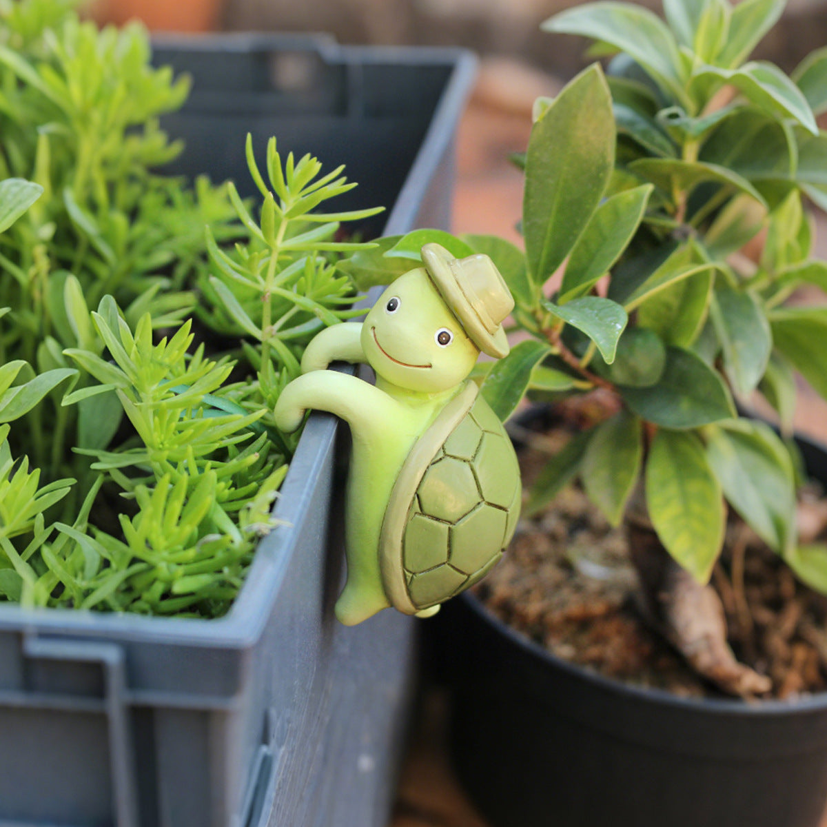 2 Pcs Green Cute Resin Turtle Pot Hanger - Garden Planter Pal Figurine Decoration