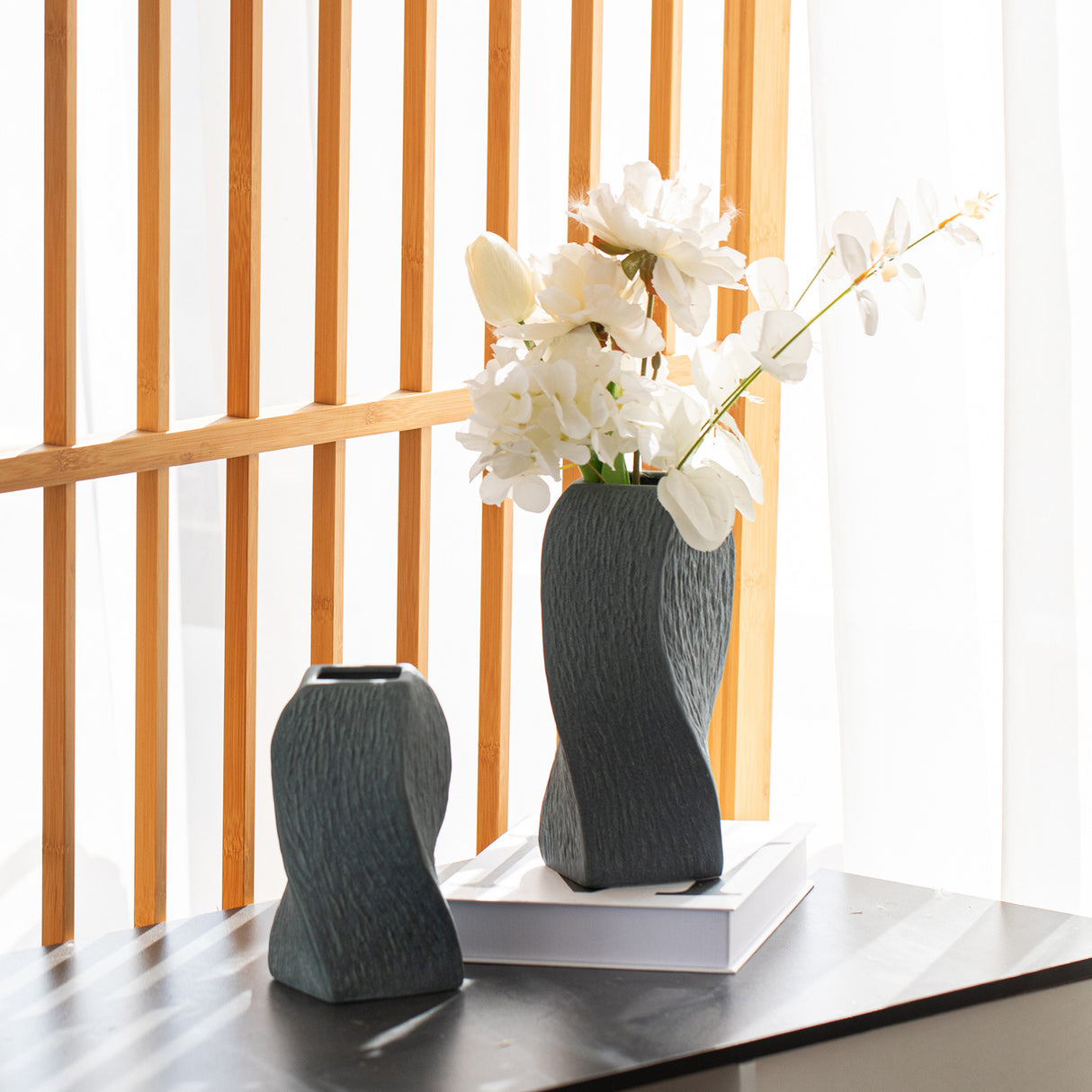 Grey Abstract Twisted Ceramic Vase - Artistic Minimalist Flower Holder for Home Decor (20x10x10cm)