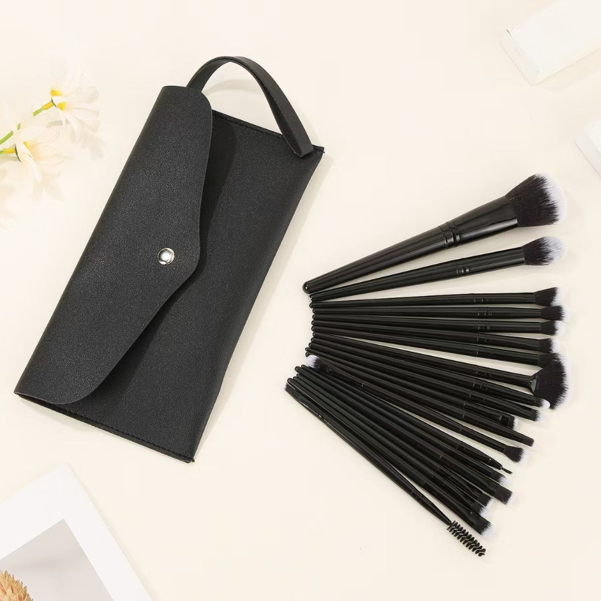 Black Complete 20-Piece Makeup Brush Set with Travel Pouch - Professional Synthetic Face & Eye Brushes Kit