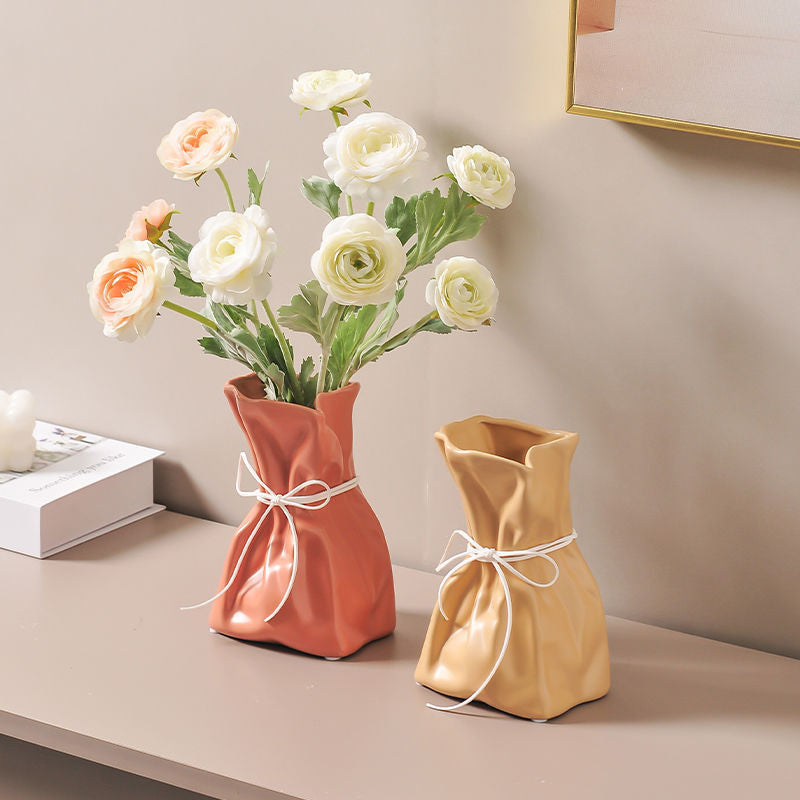 White And Brown Chic Money Bag Inspired Vase - Modern Resin Decorative Flower Holder & Tabletop Accent(Use the mobile phone as a reference for size)