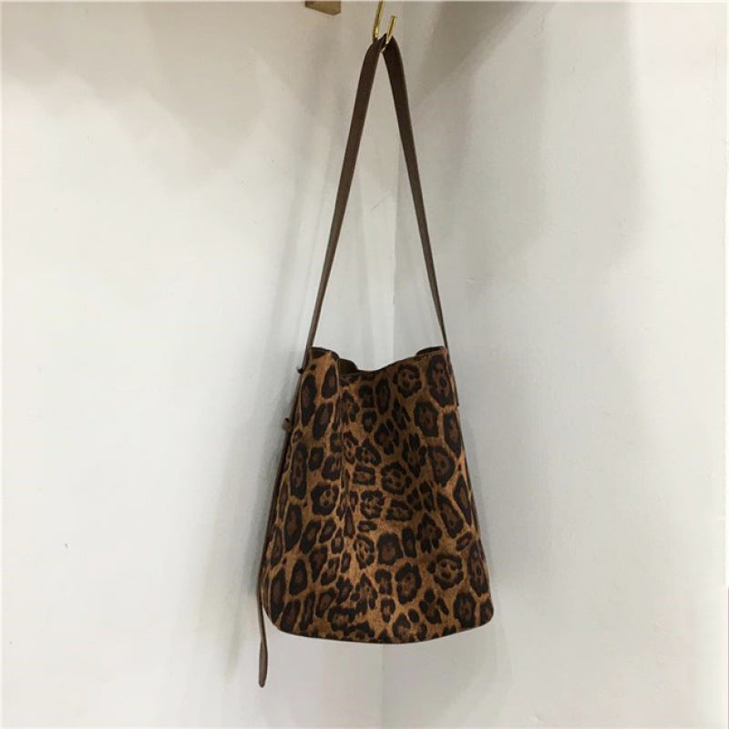Big leopard Print Vintage Leopard Suede Bucket Bag for Women with Crossbody Strap