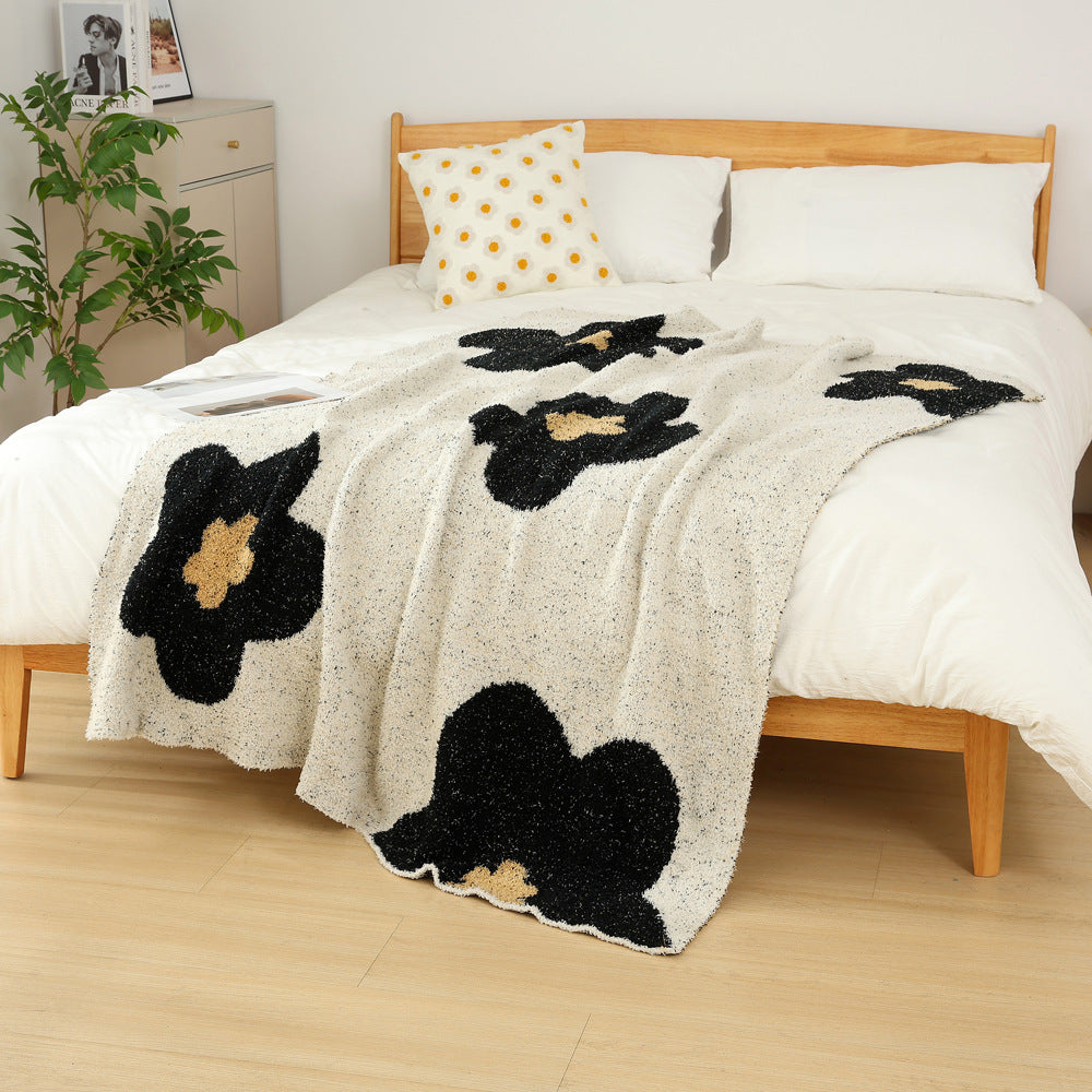White-black Knitted Sofa Blanket with Plush Side, 130 x 160 cm, 950g, Ideal for Napping and Office Use
